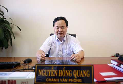 Ông Nguyễn Hồng Quang, Chánh VP UBND tỉnh Quảng Nam, Bổ nhiệm Giám đốc sở 30 tuổi, ghi nhận ý kiến báo cáo lãnh đạo