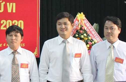 Ông Lê Phước Hoài Bảo (đứng giữa) tân Giám đốc Sở KH&ĐT tỉnh Quảng Nam 