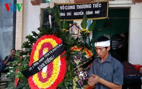 Gia đình tổ chức đám tang cho anh Đạt