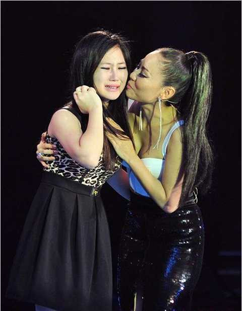 Hương Tràm phủ nhận công ơn người thầy đã đưa cô lên đỉnh vinh quang, còn Thu Minh thì tuyên bố rằng cô chỉ có một học trò là Trúc Nhân. Hương Tràm phủ nhận công ơn người thầy đã đưa cô lên đỉnh vinh quang, còn Thu Minh thì tuyên bố rằng cô chỉ có một học trò là Trúc Nhân.