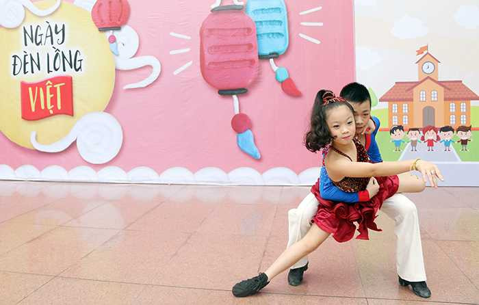 ‘Ngày đèn lồng Việt’ mang Trung thu ấm áp đến các em nhỏ