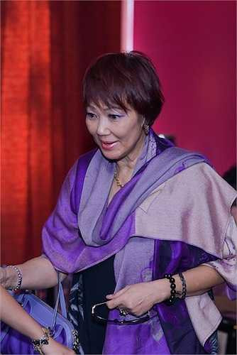 Danh ca Kim Anh. Danh ca Kim Anh và Họa Mi đã đến từ sớm để cùng Nguyễn Hồng Ân ôn lại kỷ niệm thu âm chung. 