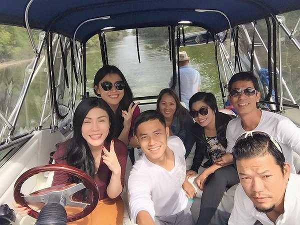 Uyên Trang cùng mọi người tham quan Lake Simcoe. Đây là hồ lớn nhất Canada, nơi đây chứa 80% lượng nước toàn thế giới.