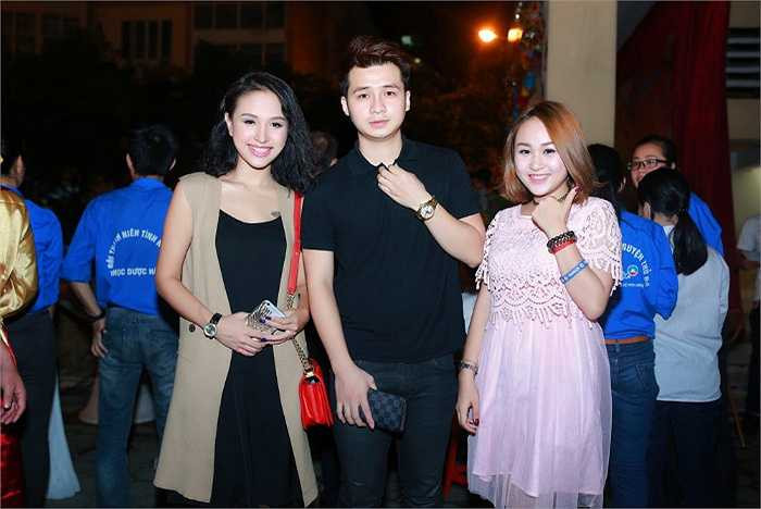 Vân Hugo cũng có dịp đọ dáng xinh đẹp cùng Thiện Thanh, con gái của Thanh Lam, Quốc Trung. Thiện Thanh tham gia hát trong chương trình đặc biệt này.