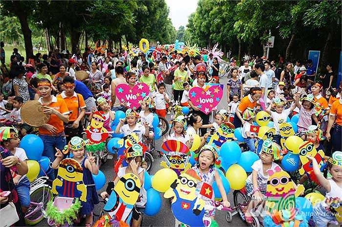 Cuộc thi diễu hành xe đạp Ecoparade đã diễn ra vào sáng ngày 26/9 tại Công viên Mùa Hạ (KDT Ecopark, Văn Giang, Hưng Yên) với sự tham gia của hơn 500 em nhỏ có độ tuổi từ 3- 15 yêu mến thiên nhiên, ưa thích sự tìm tòi sáng tạo và ham vận động.