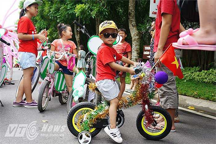 Chỉ vài ngày sau khi phát động, BTC đã nhận được hàng trăm đơn đăng kí xin tham dự chương trình. Khi chứng kiến hình ảnh các con say sưa cắt giấy, thổi bóng, dán nơ... các bậc phụ huynh cảm thấy mình như đang được trở lại tuổi thơ, trở về một thời cũng hồn nhiên, nhiệt huyết trang trí ước mơ của mình như thế.