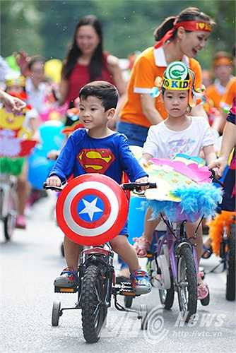 Từ những chiếc xe mang phong cách siêu nhân.