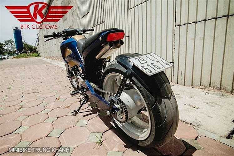 Cũng sử dụng mâm của CB1000, nhưng mâm sau có bản rộng hơn rất nhiều và có thể lắp được lốp bản rộng.