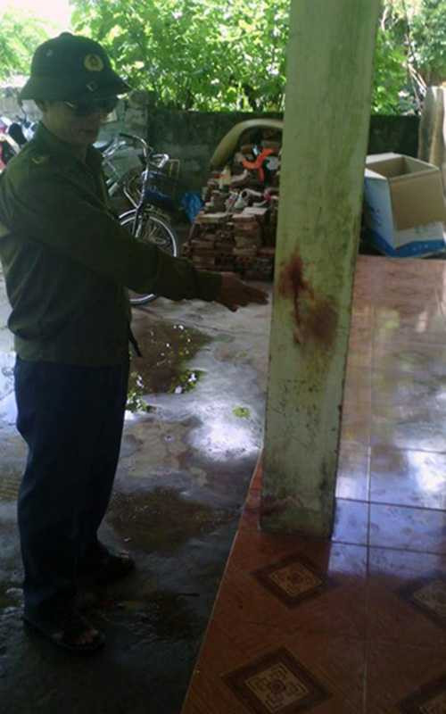 Cột nhà, nơi ông Đoài đập đầu tự sát. Ảnh: Tiến Thành. Cột nhà, nơi ông Đoài đập đầu tự sát. Ảnh: Tiến Thành.