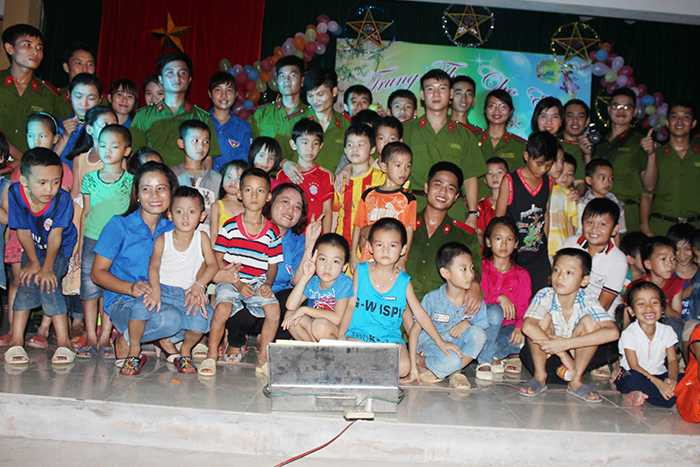 Hội đồng hương Bắc Giang, học viện Cảnh sát mang trung thu đến với trẻ em