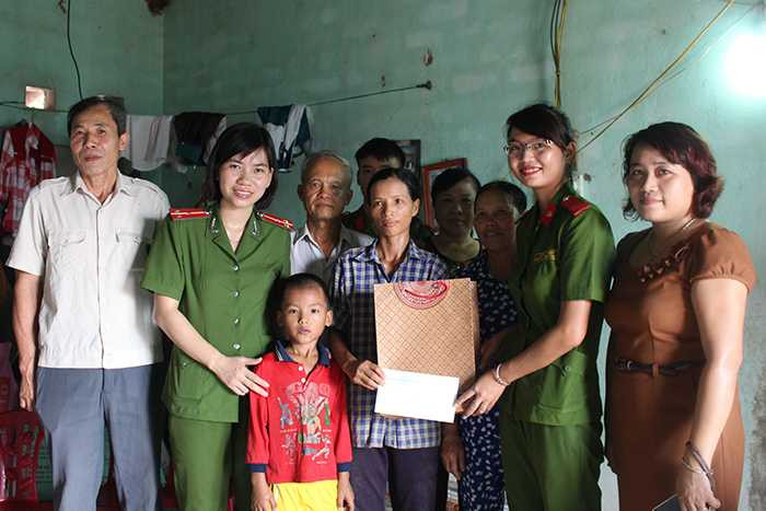 Hội đồng hương Bắc Giang, học viện Cảnh sát mang trung thu đến với trẻ em