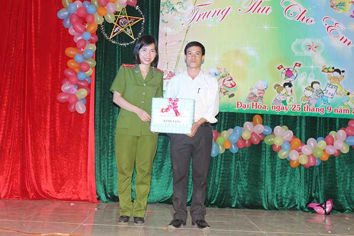 Hội đồng hương Bắc Giang, học viện Cảnh sát mang trung thu đến với trẻ em