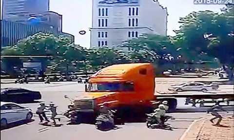 Nạn nhân, bị xe container tông kinh hoàng, đã qua cơn nguy kịch, TP HCM