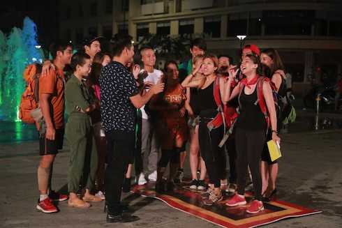 Hai cô gái của đội Nâu về đích thứ ba.