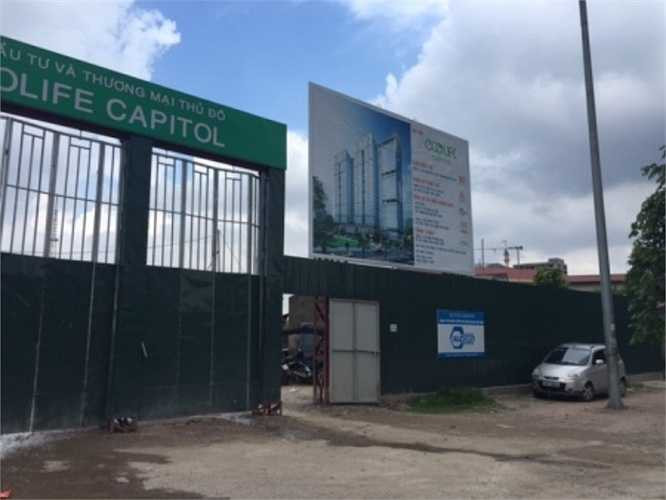 Cách dự án 4.1 Lê Văn Lương chưa đầy 100 m, dự án đầu tư xây dựng nhà ở và trung tâm thương mại của Công ty đầu tư xây dựng số 2 Hà Nội cũng vừa được trưng biển. Khu đất này vốn bị bỏ hoang gần 10 năm nay, hiện chủ đầu tư đang tiến hành đào móng.