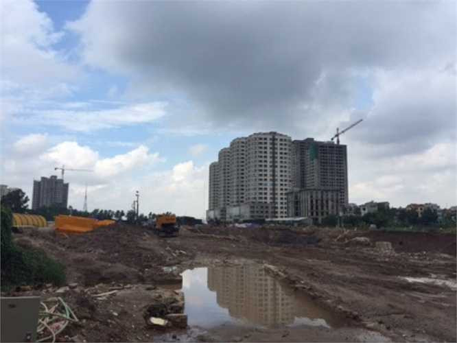 Cũng nằm trên trục đường Lê Văn Lương – đoạn gần đô thị Trung Văn, một khu dự án đang được đào móng. Tuy nhiên, mới đây, khi dự án chính thức căng pano thì danh tính về chủ đầu tư mới lộ diện. Dự án này có tên chung cư Ecolife do công ty CP đầu tư và thương mại Thủ Đô làm chủ đầu tư. Dự án mới được cấp giấy phép xây dựng ngày 13/4/2015. Chủ đầu tư đã thực hiện khởi công từ tháng 6/2015, dự kiến hoàn thành dự án tháng 3/2017. 