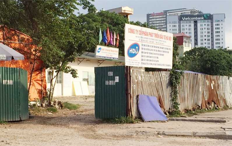 Cũng nằm trên trục đường Lê Văn Lương, dự án 4.5 Lê Văn Lương cũng đang rục rịch tái khởi động trở lại sau gần 10 năm đắp chiếu. 