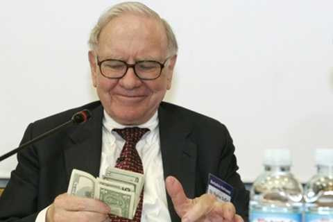 Tỷ phú đầu tư Warren Buffett sống trong căn nhà mua từ hơn 50 năm trước. Ảnh: The Atlantic Tỷ phú đầu tư Warren Buffett sống trong căn nhà mua từ hơn 50 năm trước. Ảnh: The Atlantic