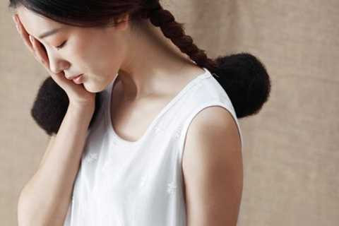 Thành không chỉ nghiện cờ bạc, mà luôn làm bạn với rượu chè say xỉn, mỗi lần say mò về nhà là Hương lại bị ăn đòn nhừ tử nếu như cô lỡ miệng trách chồng. (Ảnh minh họa).