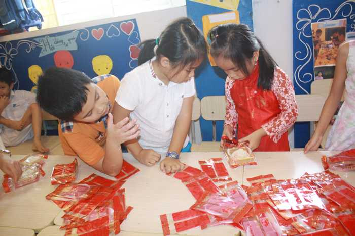 Được tự tay làm những chiếc bánh dẻo thơm nồng