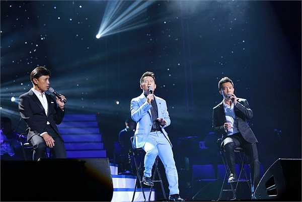 Trên sân khấu đó, các ca sĩ đều có phần giao lưu khéo léo tri ân khán giả Hà Nội khiến người xem ưng phần nhìn, đã phần tai lại thêm vui cái bụng không muốn rời chân đi về dù đồng hồ đã điểm 0h