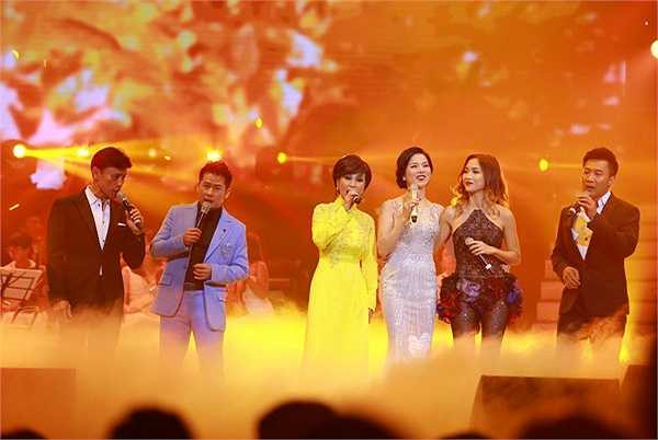 Cũng trong đêm nhạc, chiếc điếu cày của Bằng Kiều được bán với giá 15 triệu đồng. Số tiền này sẽ được giọng ca Trái tim bên lề dùng để làm từ thiện cho những em bé không may mắn mắc bệnh ung thư