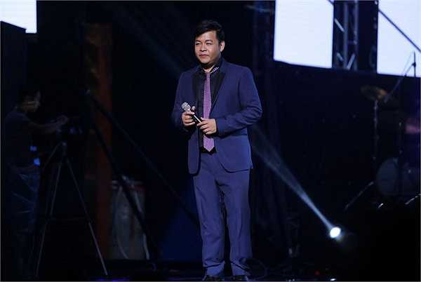 Sân khấu bùng nổ khi Quang Lê xuất hiện với những hit gắn liền với tên tuổi của anh Về đâu mái tóc người thương, Đập vỡ cây đàn. Giọng hát ngọt ngào, chứa chan tình cảm vẫn như năm năm trước - ngày anh mới về Hà Nội