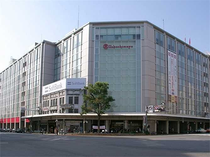 Takashimaya - Kyoto, Nhật Bản: xuất hiện vào năm 1831 là một cửa hàng bán kimono, hiện nay nơi đây đã trở thành một tổ hợp buôn bán của Kyoto,là một tòa nhà 8 tầng chuyên về thời trang, làm đẹp và kinh doanh thực phẩm.