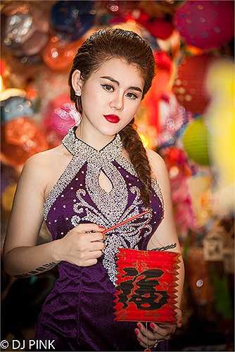 Nữ DJ xinh đẹp, quyến rũ này là Diệp Thị Hồng Phấn sinh năm 1995, đến từ Bến Tre.