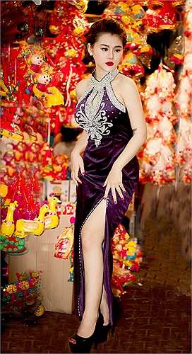 Hồng Phấn lên Sài Gòn sống từ nhỏ. Bén duyên với nghề DJ từ lúc 14 tuổi, đến thời điểm hiện tại, Hồng Phấn đã có 6 năm kinh nghiệm.