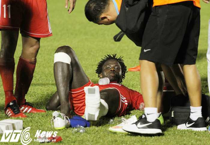 Abass dính chấn thương có thể ảnh hưởng đến sự nghiệp (Ảnh: Hoàng Tùng)