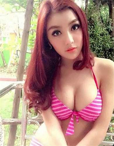 Dù không xuất hiện nhiều trong các sự kiện giải trí song Nong Ploy vẫn khiến công chúng mê mệt bởi vẻ đẹp săn chắc, khỏe khoắn và gợi cảm của mình.