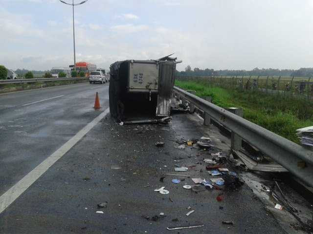 5 ô tô tông liên hoàn trên cao tốc, nhiều người thương vong