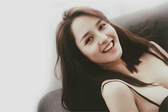 Đăng quang Á hậu Hoa hậu Việt Nam 2012, Hoàng Anh được đánh giá là người đẹp sở hữu vẻ đẹp hiện đại, ấn tượng.