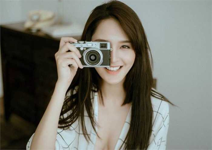 Á hậu Hoàng Anh trong bộ ảnh gợi cảm đón tuổi mới.