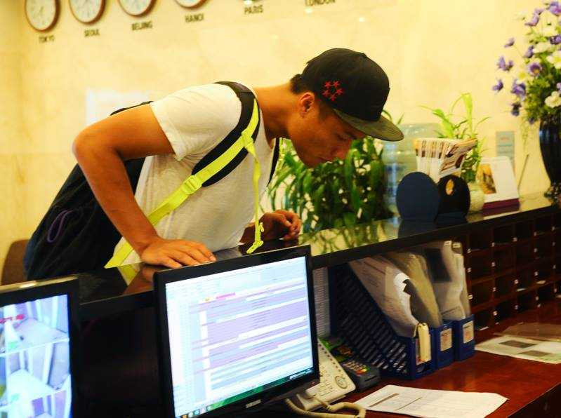 Abass gãy chân: Tuyển thủ Việt Nam thông cảm cho Thanh Hào