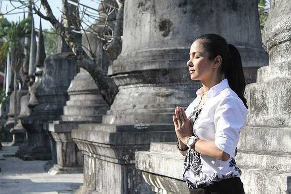 Việt Trinh từng nhiều lần chia sẻ rằng sức mạnh tinh thần giúp chị vượt qua những biến cố trong cuộc sống là niềm tin nơi Phật pháp. Từ đó, chị quyết định theo Phật và ăn chay. Chị từng được đề cử vào danh sách 300 Ngôi sao ăn chay hấp dẫn nhất thế giới của Tổ chức bảo vệ quyền lợi động vật (PETA) châu Á.