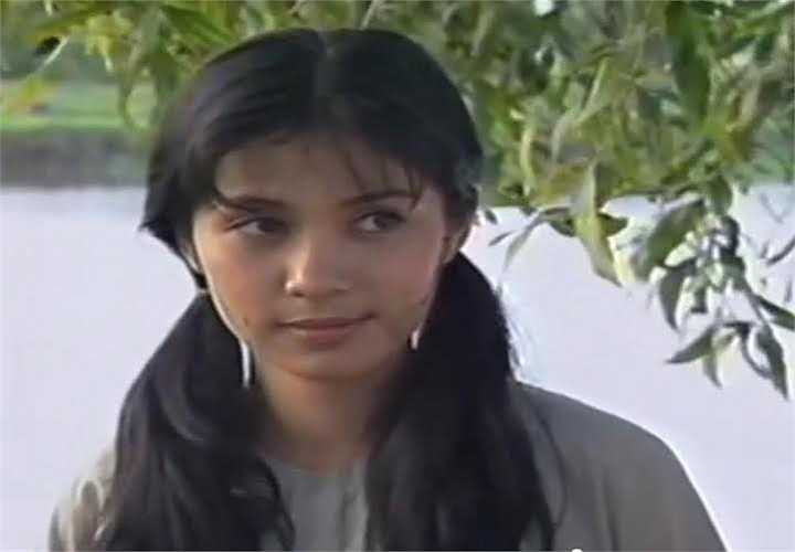 Nét ngây thơ, trong sáng với hình ảnh gái quê của Việt Trinh trong phim Công tử bạc liêu.