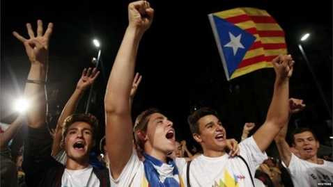 Trong khi người dân xứ Catalan vui mừng thì Barca bị loại khỏi La Liga