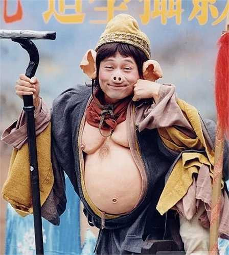 Lê Diệu Tường: Sau vai Chu Bá Thông (phim Anh Hùng xạ điêu 1996) tạo được ấn tượng, Lê Diệu Tường được TVB tin tưởng giao đảm nhận nhân vật Trư Bát Giới. Với diễn xuất hài hước, đặc biệt là câu nói: 'Đa tình tự cổ năng di hận. Dĩ hận miên miên vô tuyệt kỳ', Trư Bát Giới của Lê Diệu Tường mang đậm tính giải trí, rất được khán giả yêu thích. 