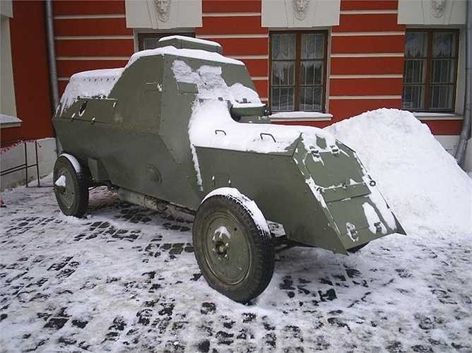 Hiện nay vẫn còn một vài biến thể kiểu xe thiết giáp này được lưu giữ tại các bảo tàng Nga, những mẫu xe Pháp chưa được vị Sa hoàng hài lòng về khả năng chiến đấu.