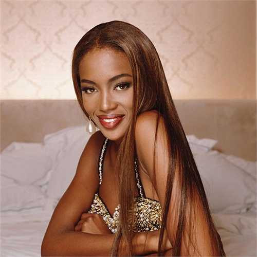 4. Naomi Campbell: Khi 7 tuổi, Naomi Campbell đã xuất hiện trong một video ca nhạc của danh ca Bob Marley, và đến năm 16 là trang bìa tạp chí Elle phiên bản Anh. 