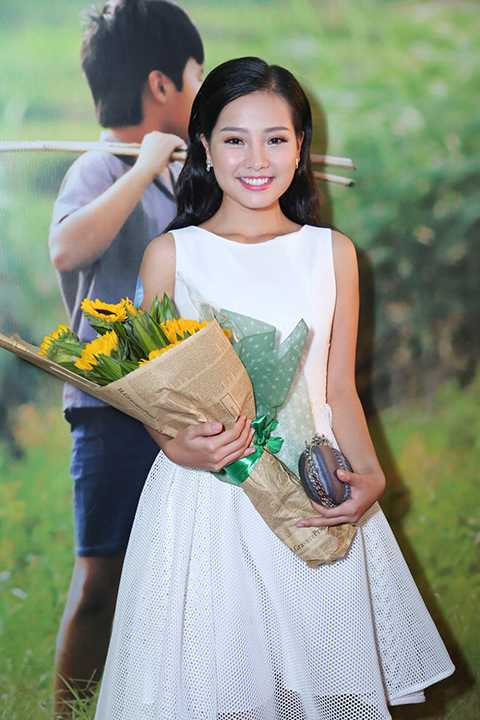 Nữ diễn viên tiết lộ rằng cô rất thích đọc truyện của nhà văn Nguyễn Nhật Ánh từ nhỏ và Tôi thấy hoa vàng trên cỏ xanh là một trong những tiểu thuyết mà cô đã đọc đi, đọc lại rất nhiều lần.