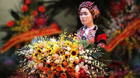 Cô giáo Lò Thị Dinh chia sẻ cảm xúc trong Đại học thi đua yêu nước ngành giáo dục lần thứ 6 Cô giáo Lò Thị Dinh chia sẻ cảm xúc trong Đại học thi đua yêu nước ngành giáo dục lần thứ 6