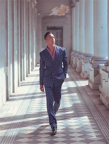 Mạnh mẽ và đầy cuốn hút là những cảm nhận đầu tiên khi khán giả thưởng thức bộ ảnh đậm chất vintage này.