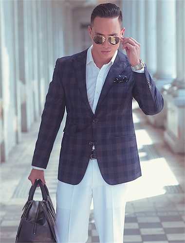 Những bộ vest hoa văn caro, mắt cáo sang trọng do anh diện được may bằng chất liêu vải Inizio cao cấp của Ý với bàn tay của những nghệ nhân có kinh nghiệm trên 40 năm.