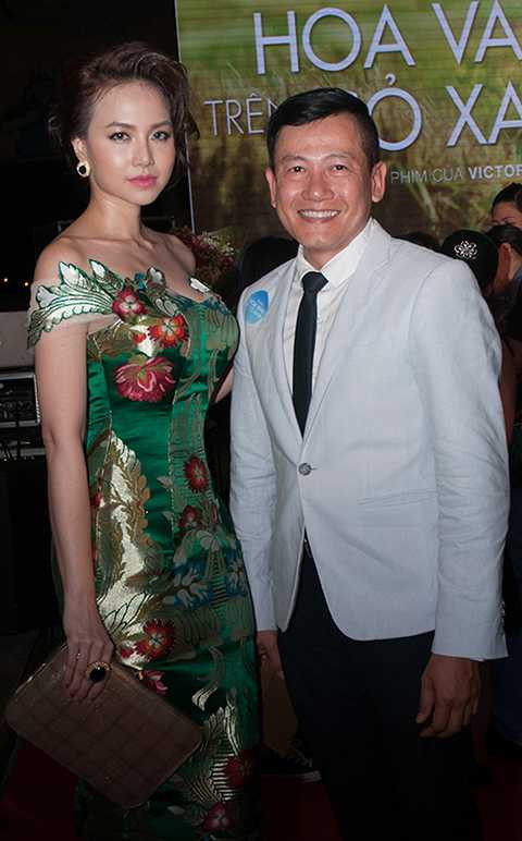 Cô đến tham dự sự kiện cùng lúc với nhiếp ảnh gia Quốc Huy.