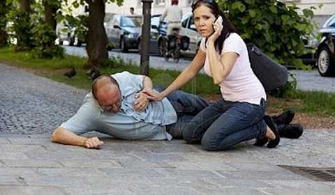 Lật tẩy chiêu bài trích máu đầu ngón tay trị đột quỵ