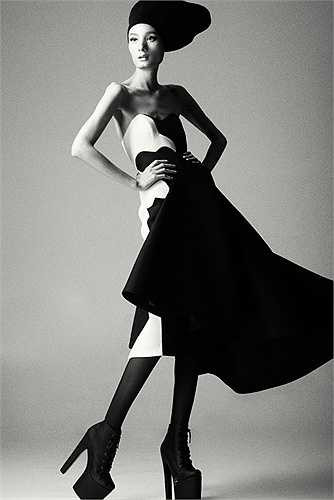 Giữ vóc dáng cò hương gầy gò, Lê Thúy ấn tượng trong bộ hình mới.