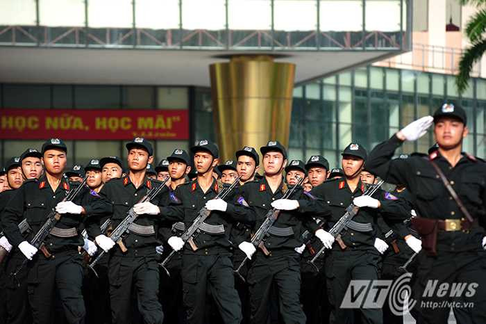 Mãn nhãn màn diễu binh của sinh viên cảnh sát trong lễ khai giảng
